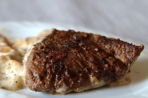 Hirschsteaks mit Pilz-Sahnesauce