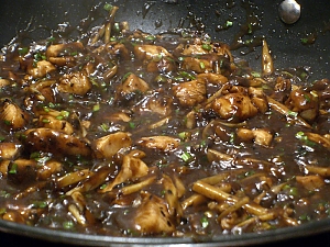 Huhn mit schwarzen Bohnen
