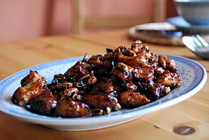 Hühnchenfiletwürfel mit süßer Sauce