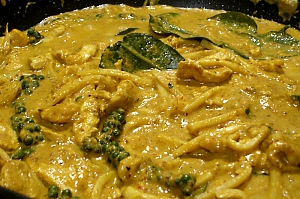 Gelbes Hühnercurry mit Pfeffer
