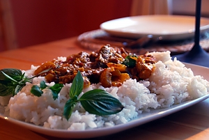 Thailändisches Rindfleisch auf Duftreis
