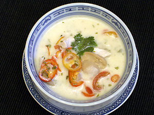 Hühnersuppe mit Zitronengras